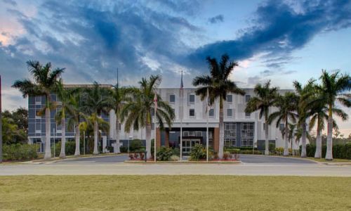 Welcome to Hampton Inn & Suites at SRQ Airport