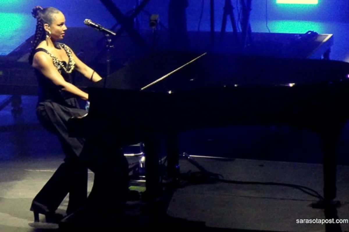 Alicia Keys “Shows Love” at the New Hard Rock Live in Hollywood, Florida