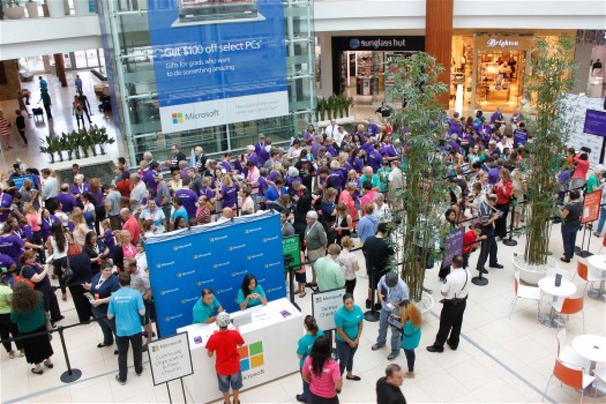 Microsoft Grand Opening at the UTC Mall, Sarasota, Florida
